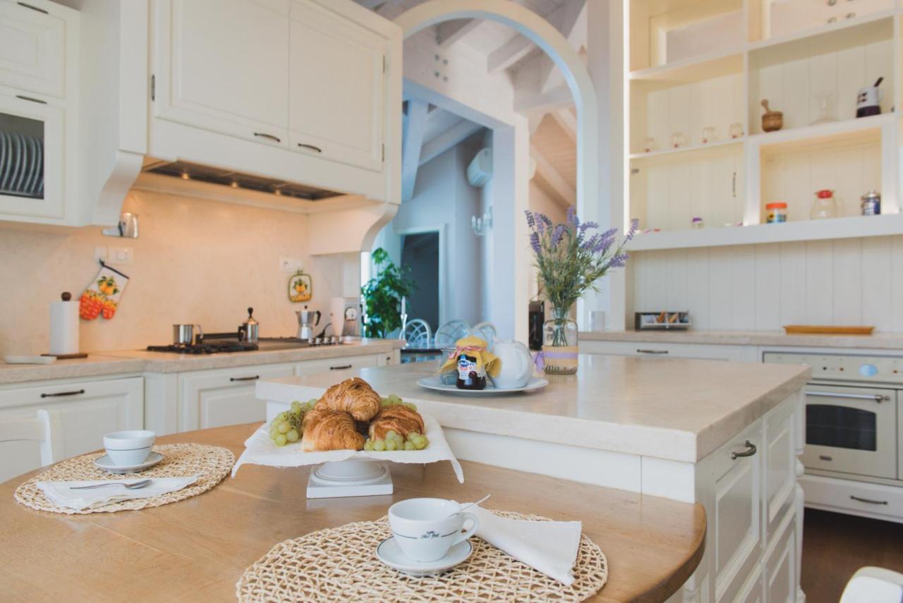 Villa Lilla Sulla Spiaggia Di San Vincenzo Luxury 外观 照片